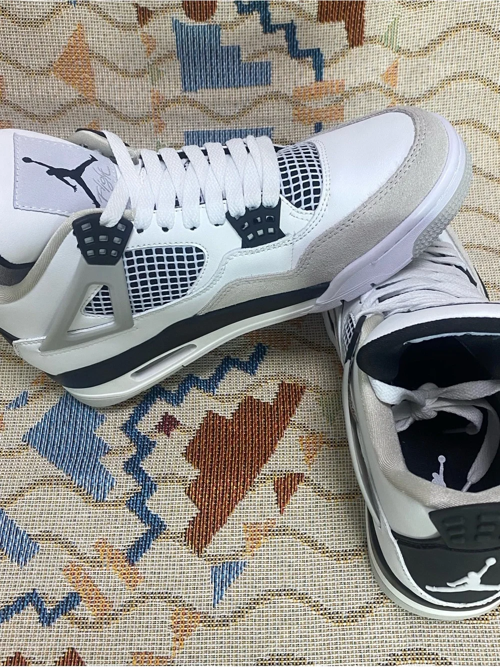 Jordan Men’s Sneakers in White and Light Gray